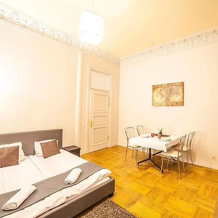 Mosaic Center Apartment *