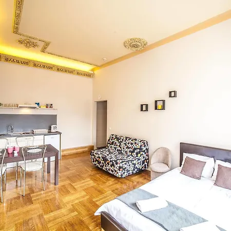 Apartment Mosaic Center