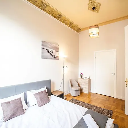 Mosaic Center Apartment *