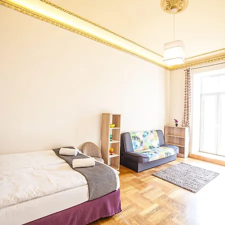 Mosaic Center Apartmán